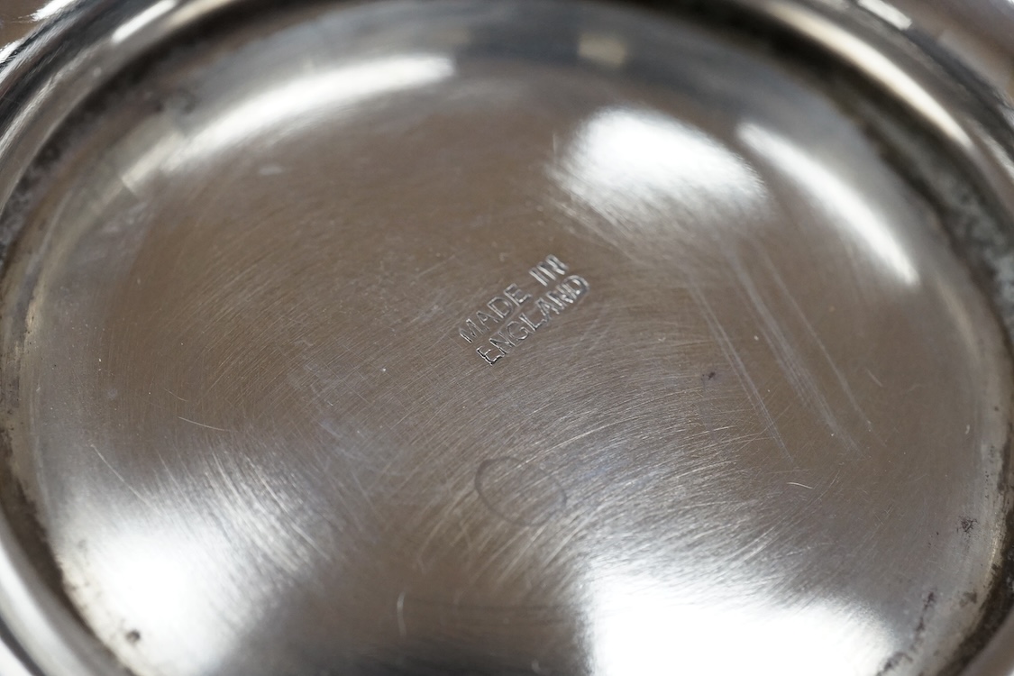 An Elizabeth II silver pedestal bowl, by Barker Brothers Silver Ltd, Birmingham, 1973, 17.6cm, 8.2oz.